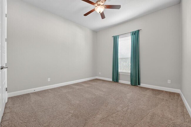 Photo - 21413 Hines Ln