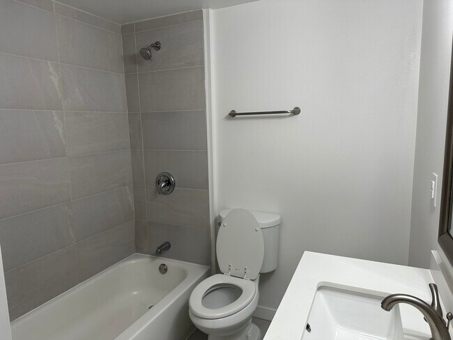 Photo - 5815 202nd St SW Unidad 101