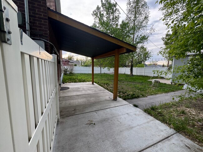 Photo - 1147 E Blaine Ave Unit Rear