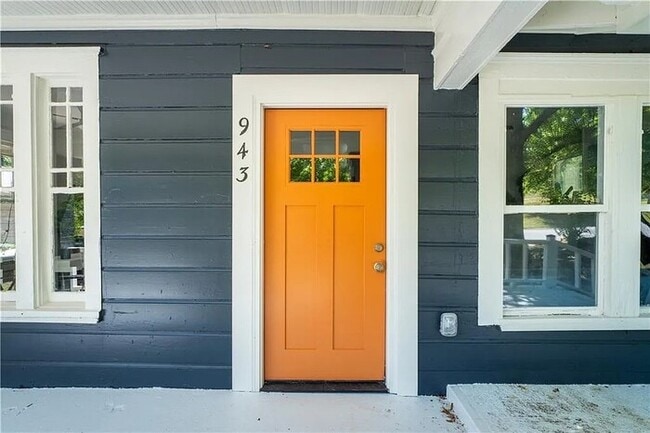 Photo - 943 Rose Cir SW