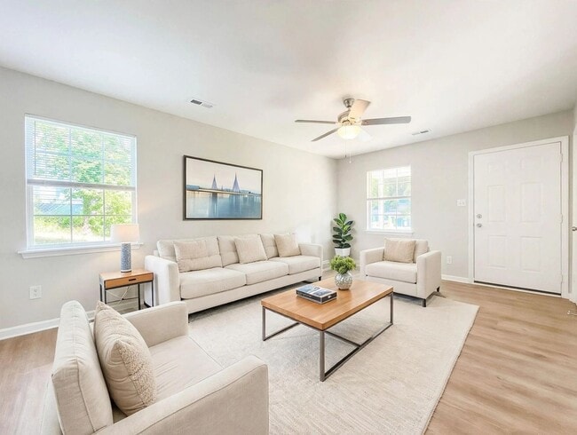 Photo - 601 Larchwood Dr