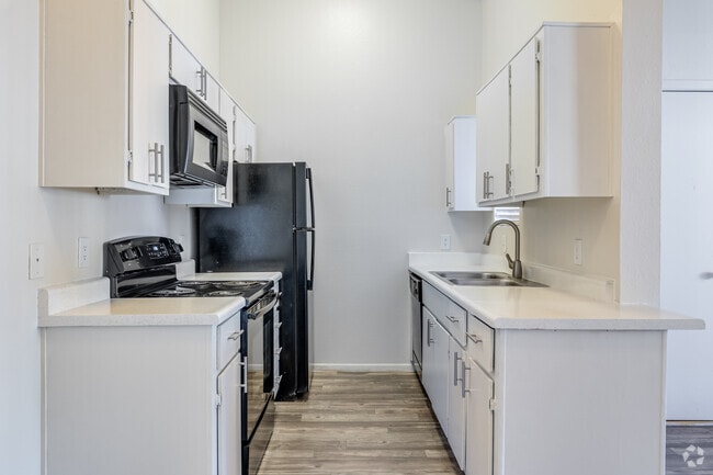 2BR, 2BA - 835SF