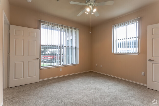 1 BR, 1 BA - 750 SF