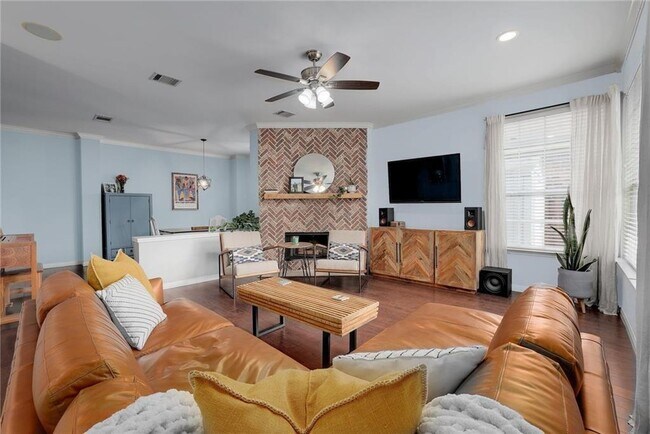 Photo - 1705 Azalea Dr
