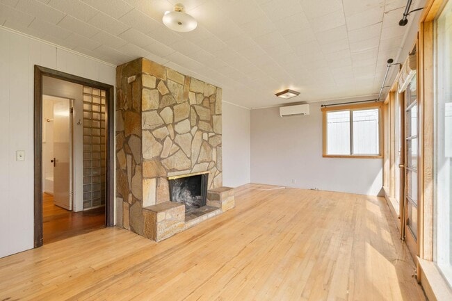 Photo - Quaint, inviting 4-bdrm/2-bath home in Cloverdale. Serene living, huge yard, covered patio