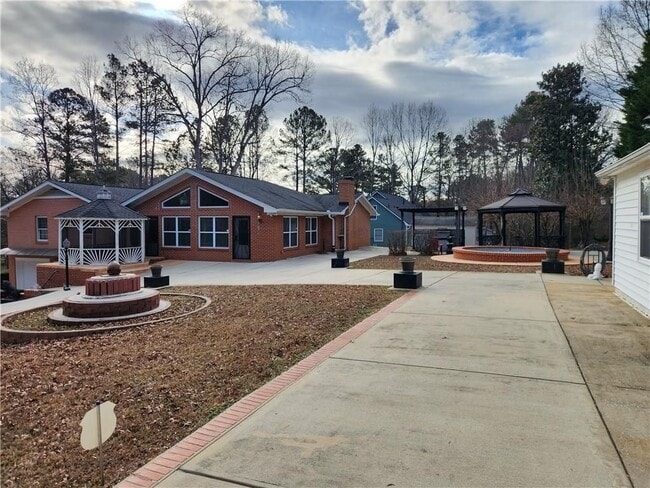 2959 Pine Hill Dr