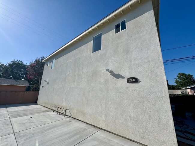 Building Photo - 147 E 59th St Unit 147
