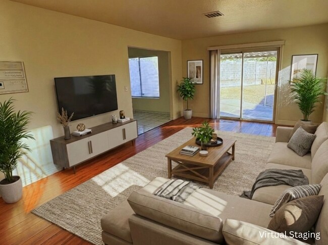 Photo - 4548 Aviation St