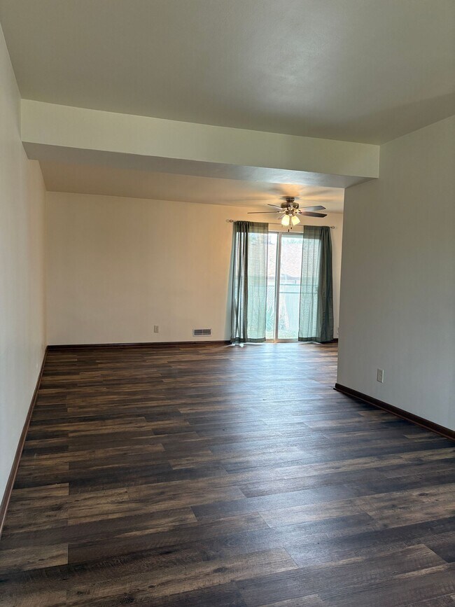 Photo - 4401-4415 Eastridge Dr