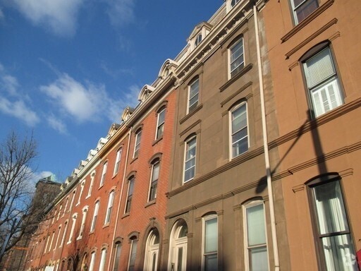 Building Photo - 1 Bed | 1 Bath - Brownstone Walk-Up in Art... Unit 1925 | 3R Rental