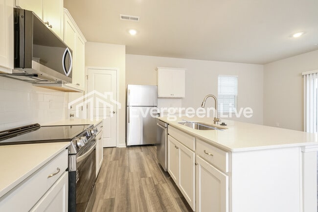 Photo - 5597 Hydrangea St