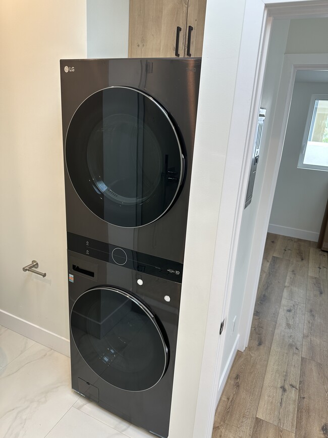 Photo - 5561 Mason Ave