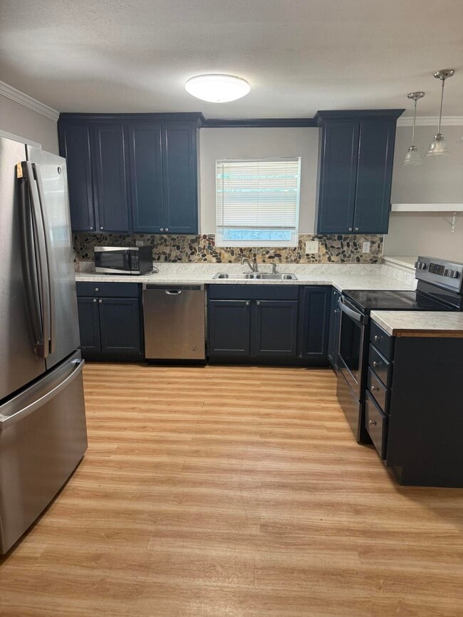 Photo - 700 Mayflower Ave