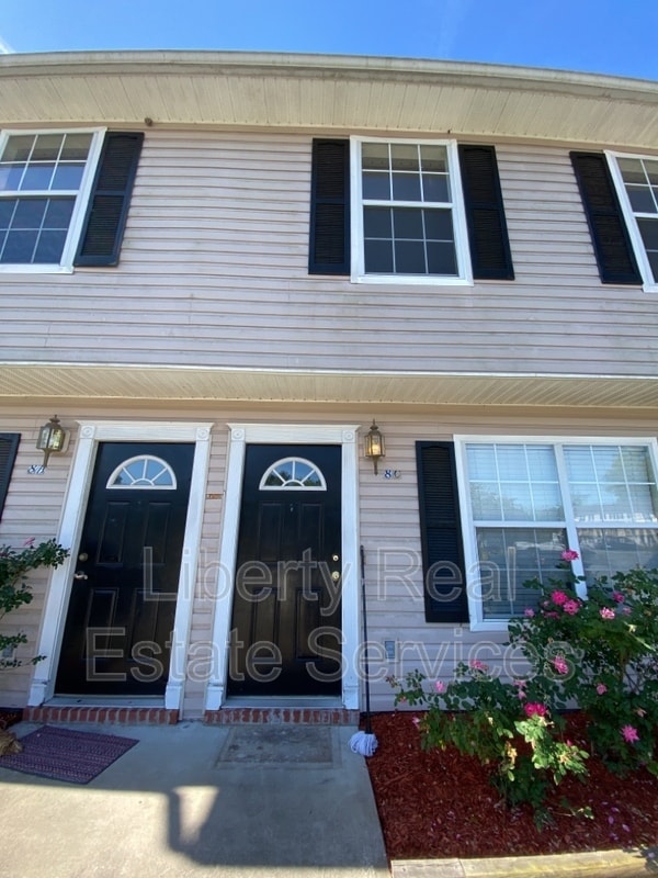Building Photo - 1100 Pineland Ave Unit Apt 8C