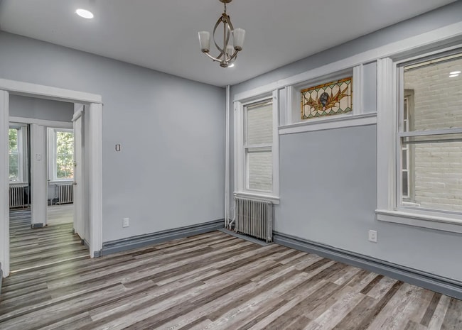 Spacious Living Room - 25 Bartholdi Ave Unit 2