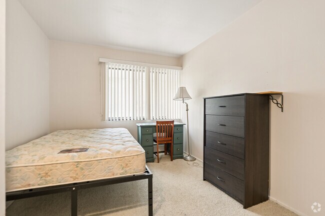2BR, 1BA - 700SF - Bedroom