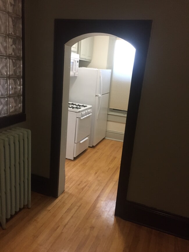 Gas stove - 118 Pine St Unit FURNISHED