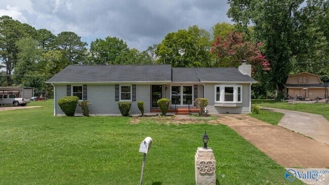 Building Photo - 2017 Shady Ln Dr NW Rental