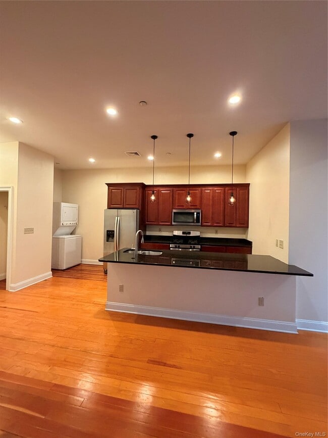 337 Main St Unidad 3F