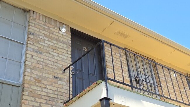 Building Photo - 6611 Southpoint St