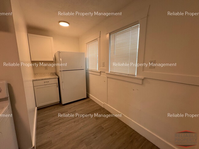 Photo - 215 N 6th Ave Unit Upper