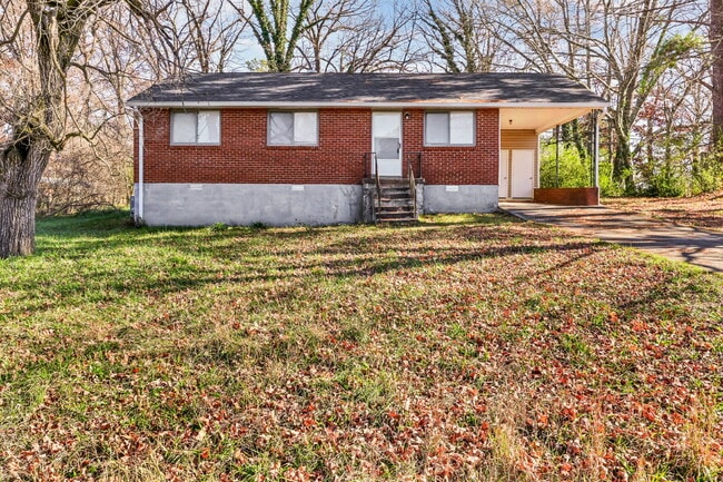 Building Photo - ???? Fully Renovated 3 Bedroom Home in a Convenient Clarksville Location!