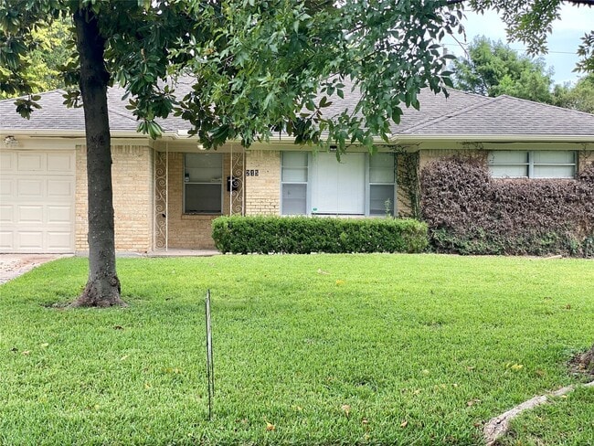 Building Photo - 215 Bizerte St