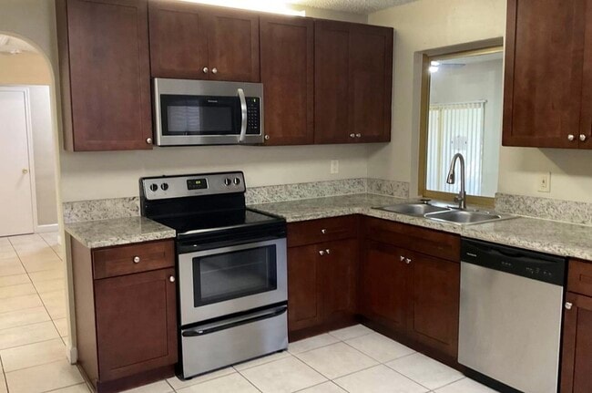 Photo - 812 Johnson St