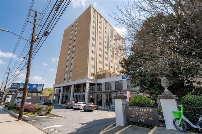 Building Photo - 2285 Peachtree Rd NE Unit 604
