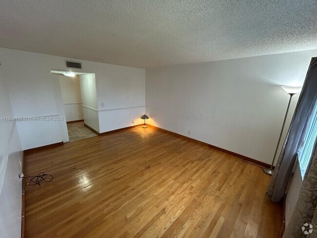 Building Photo - 16471 Blatt Blvd Rental