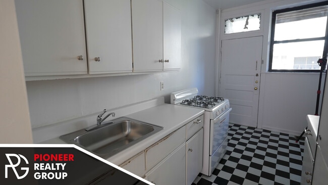 Photo - 824 W Waveland Ave Unit 827-S1