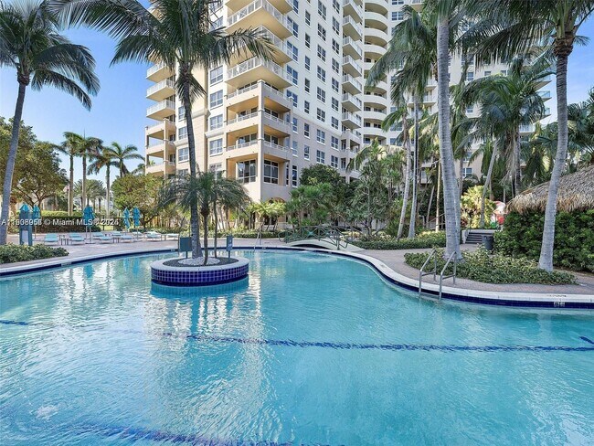 Photo - 19501 W Country Club Dr Unidad PH-06