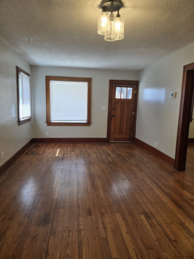 Photo - 526 Martinson N