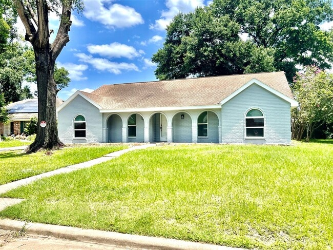 Building Photo - 9626 Hearthwood Dr