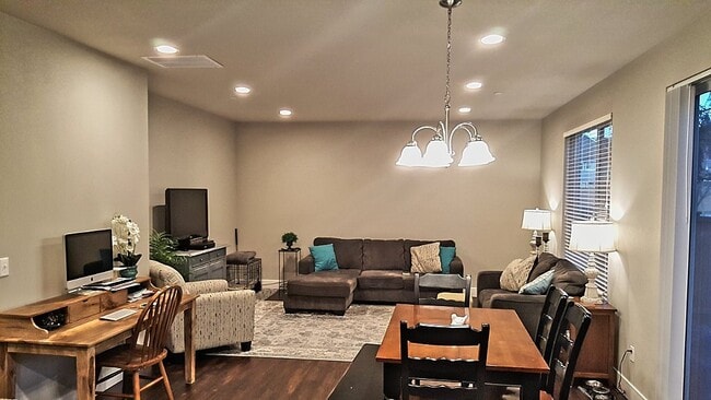 Photo - 1518 Onyx St SE