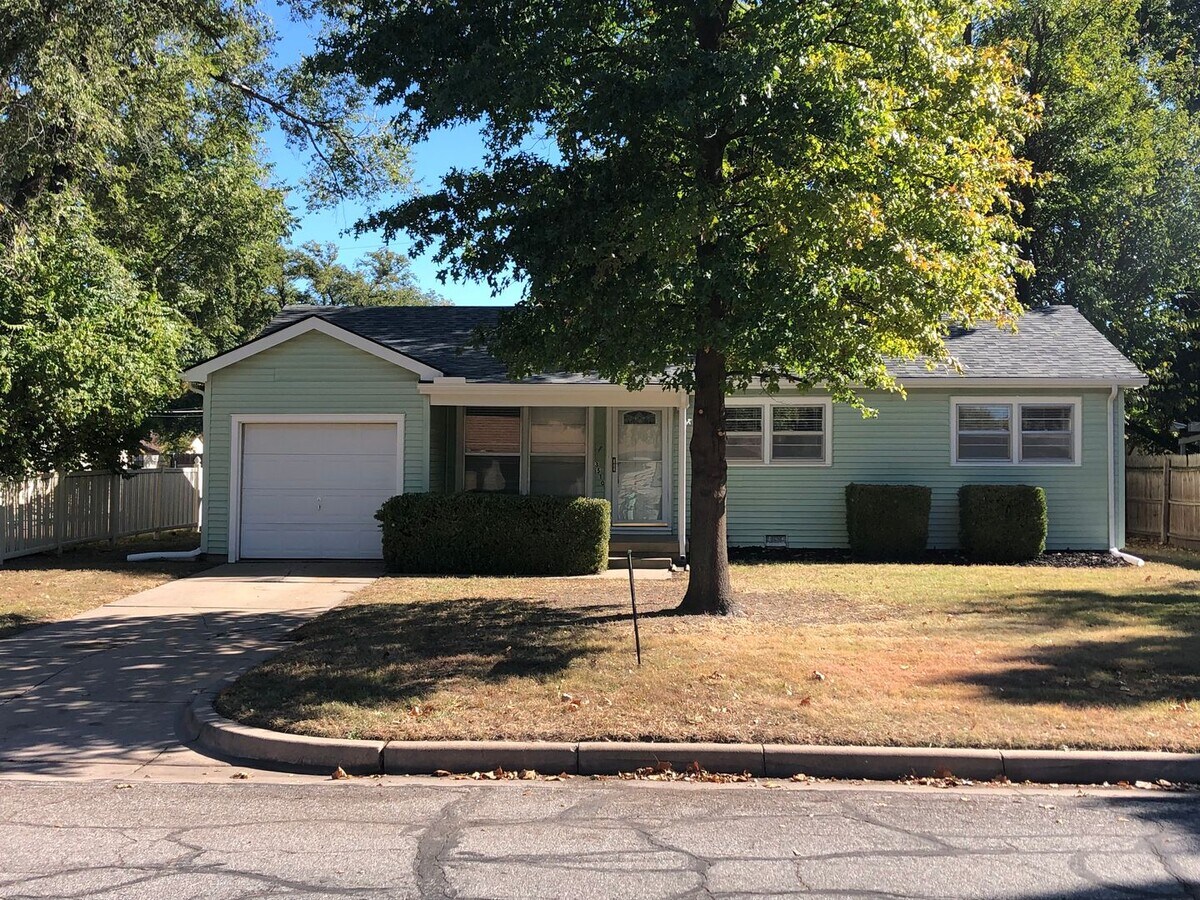 Inviting 3 bedroom 1 bathroom for rent! House House Rental in Wichita