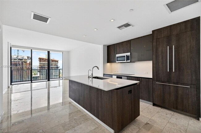 Photo - 68 SE 6th St Unidad 3906