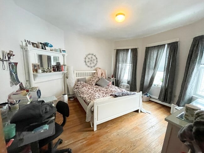 Building Photo - 83 Wensley St Rental