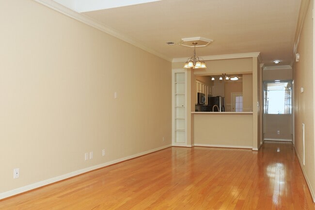 Photo - 107 Manor Pl