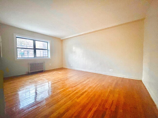 Building Photo - 1176 E 215th St Rental