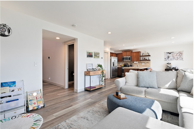 Photo - 6672 Udall Pl SE