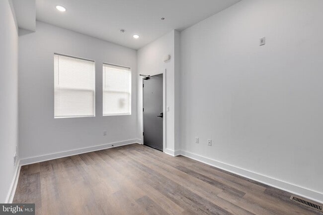 Building Photo - 927 N 42nd St