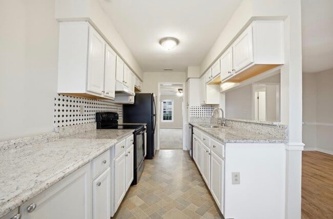 Building Photo - 5531 Old Guard Crescent