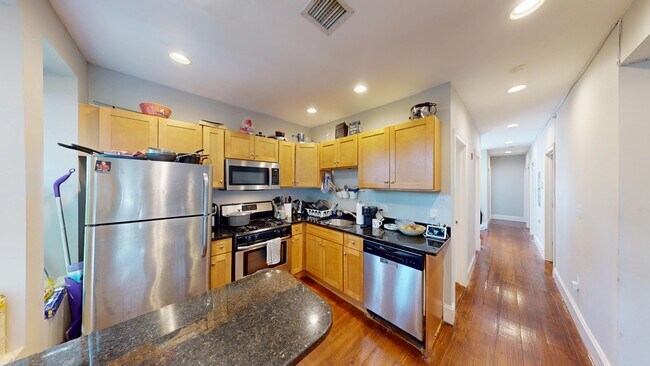 Building Photo - 16 Sewall St Unit 3 Rental