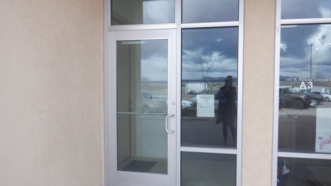 Building Photo - Furnished! 2 bed / 1 bath Condo  North End of Town