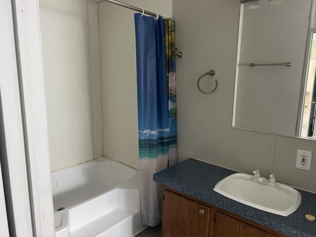 Photo - 834 N Main St