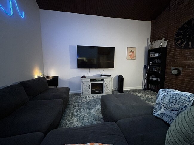 living room - 134 Washington St Unit D401