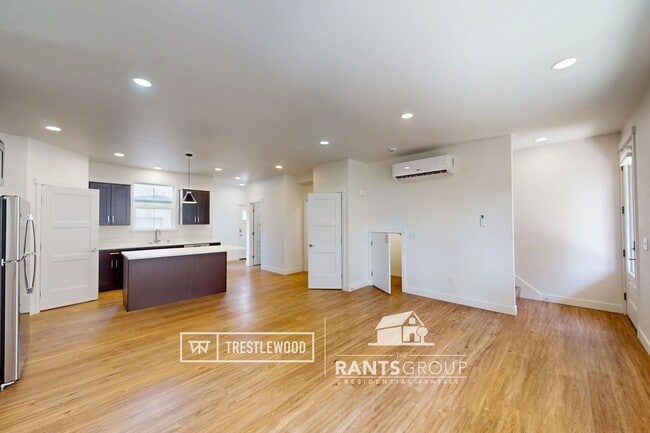 Photo - Modern Home in Trestlewood – Where Comfort Meets Community!