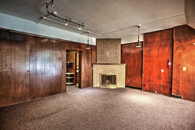 Photo - 222 E Aurora St Unidad Commercial 1