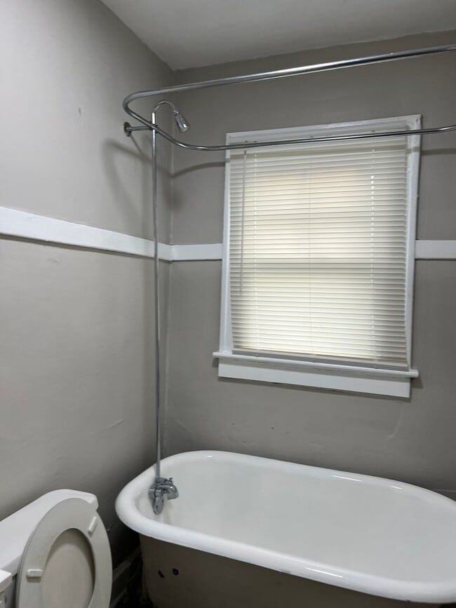 Building Photo - 1114 N Gale St Unit 1116 N Gale St Rental